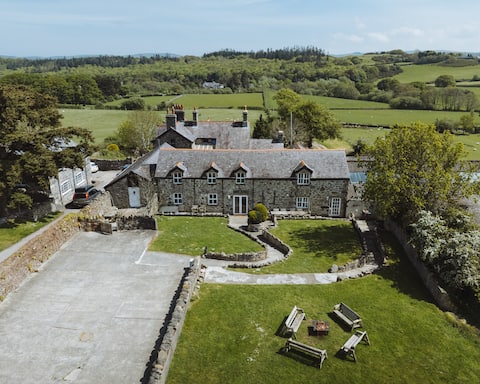 The Retreat Cottage | Hot Tub | Stunning Snowdonia
