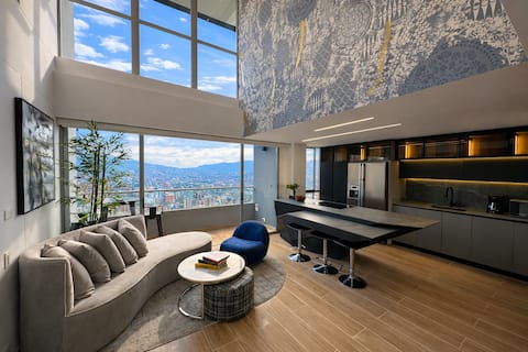 Top performing Airbnb: El Poblado Two-Level Luxury Penthouse Amazing View in Buenos Aires