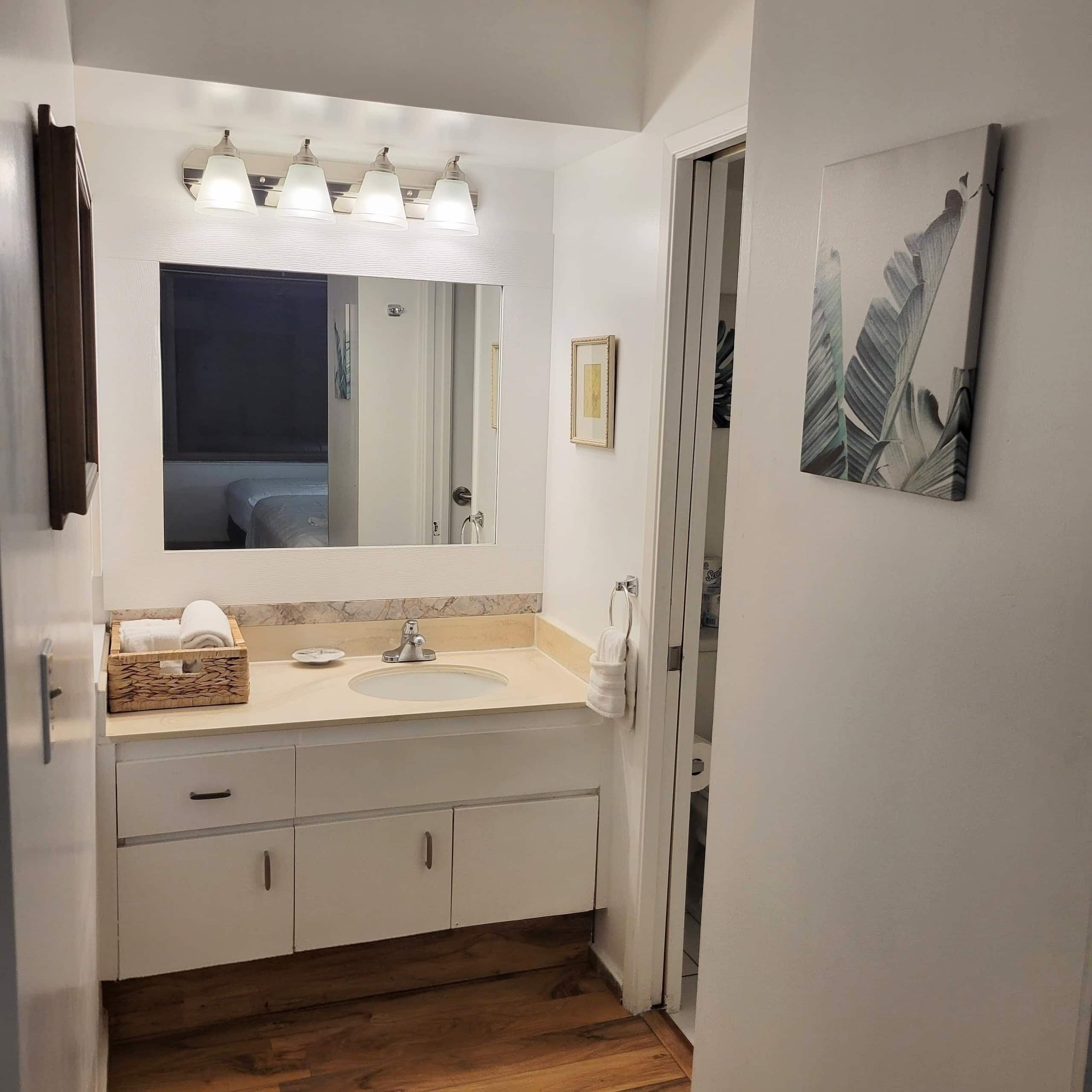 Condo in Honolulu · ★4.72 · 1 bedroom · 3 beds · 1 private bath - Image 9