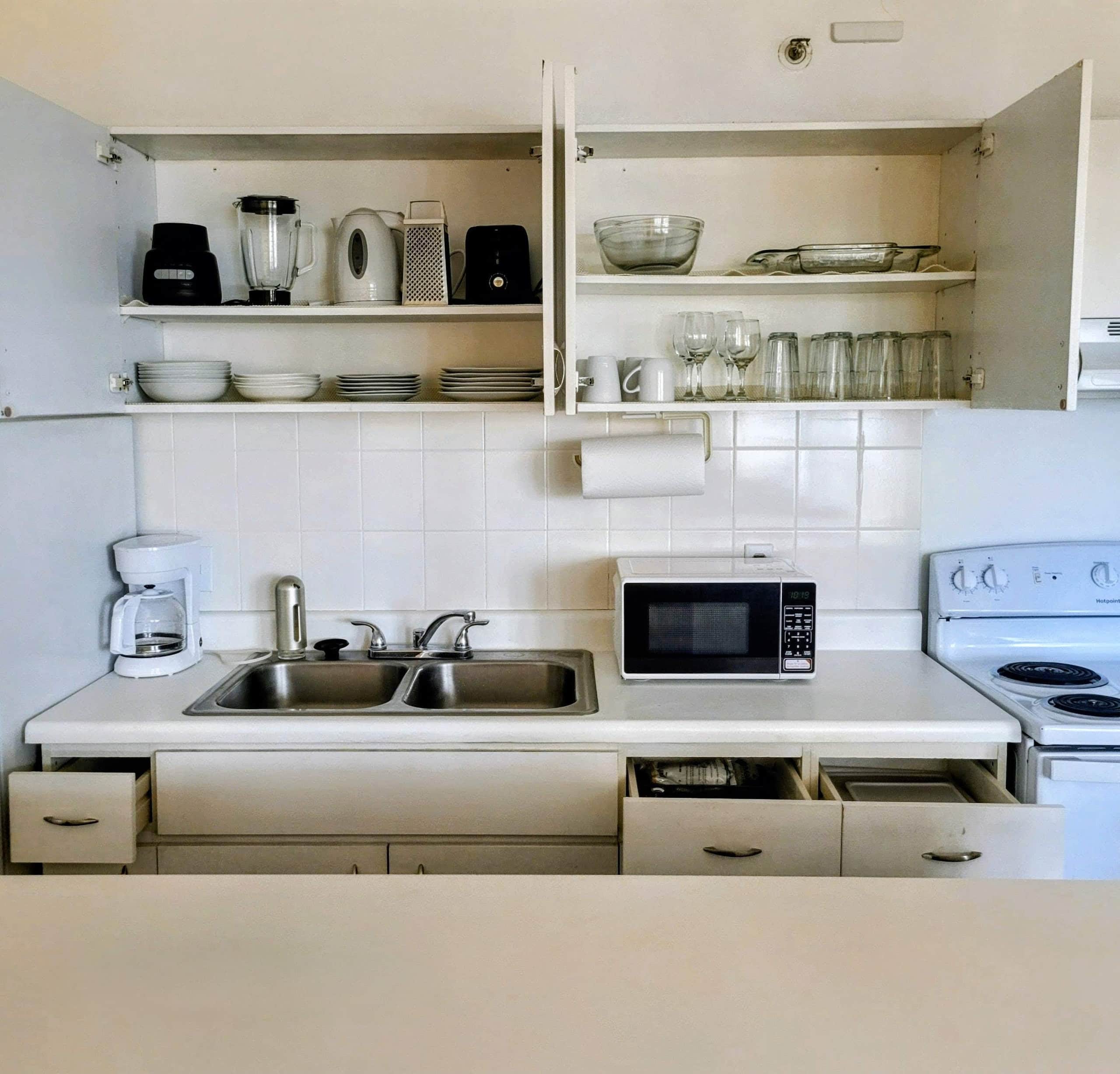 Condo in Honolulu · ★4.72 · 1 bedroom · 3 beds · 1 private bath - Image 4