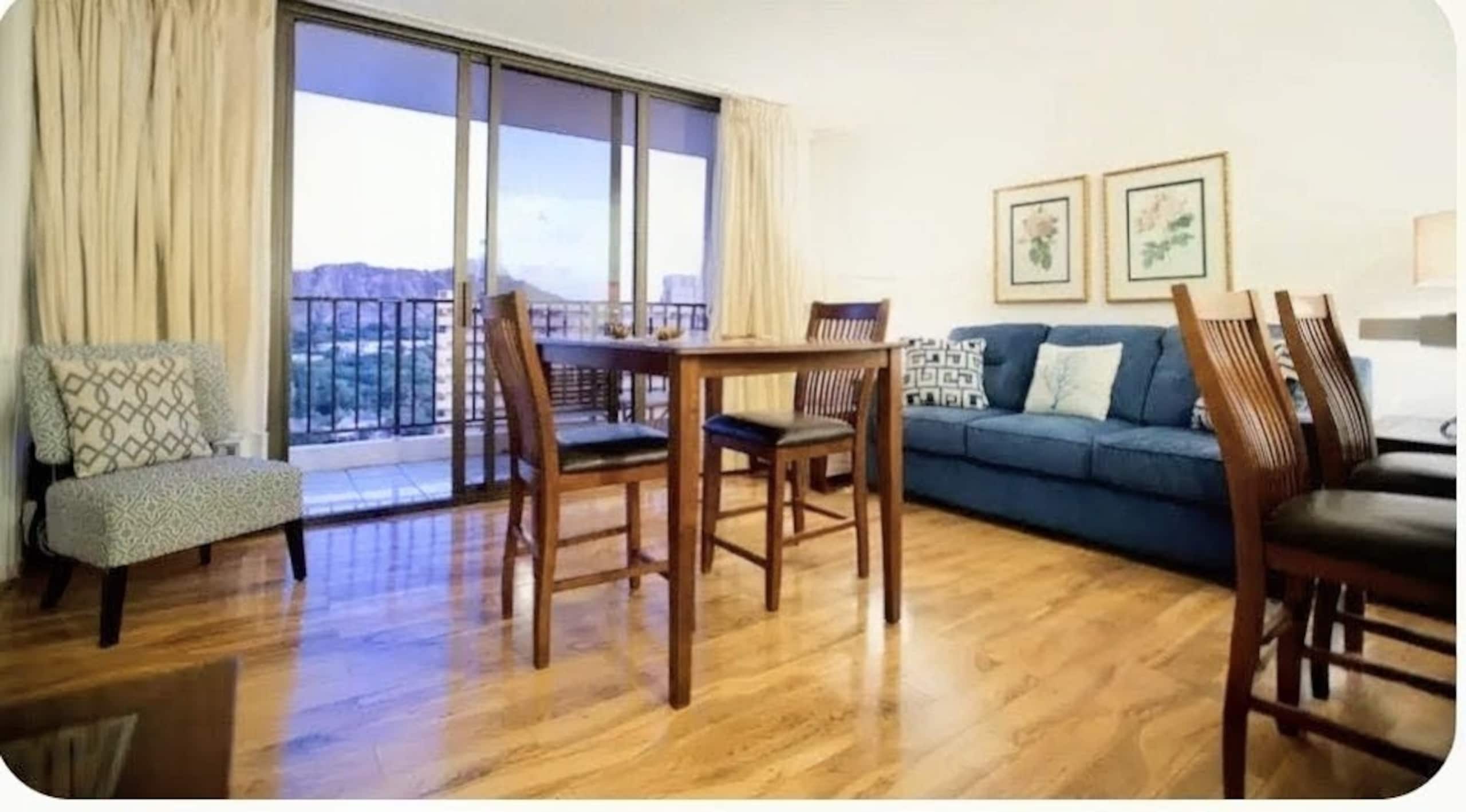 Condo in Honolulu · ★4.72 · 1 bedroom · 3 beds · 1 private bath - Image 7