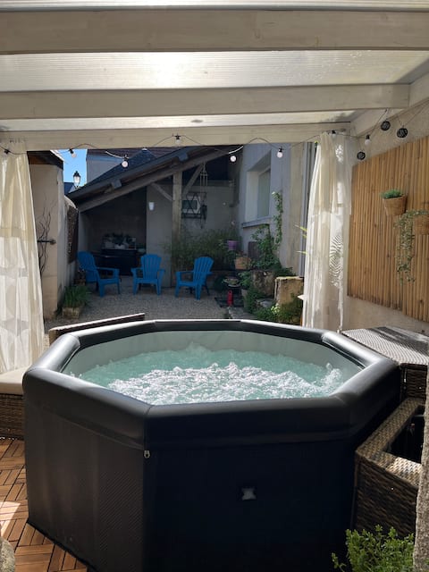Charming House for 10 - Private Spa - Loire Valley