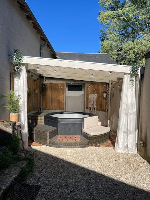 Charming House for 10 - Private Spa - Loire Valley