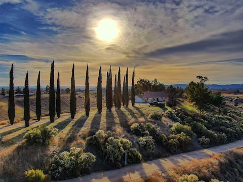10 Acre Hilltop, Private, Amazing Vineyard Views