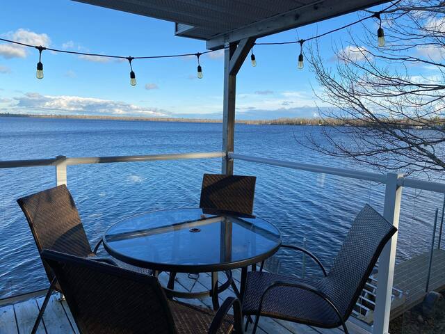 Beautiful Lake George Retreat gallery image 3