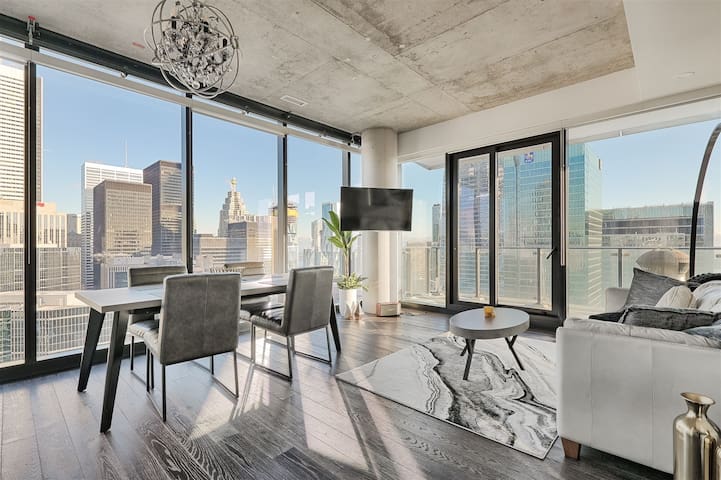 Toronto’s 3 Bed Financial District Skyhome