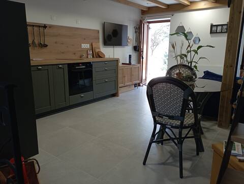Annonce Airbnb populaire: Charming little independent house, quiet à Seine Et Marne