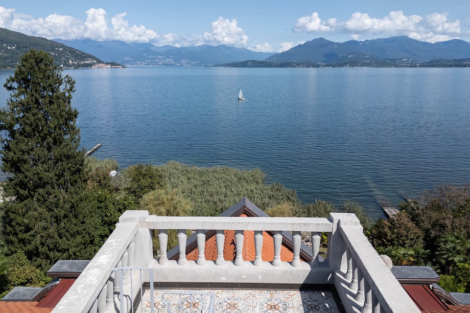 Villa Farfalla, a restored villa on Lake Maggiore, Ranco, Lombardy, Italy, photo 5 of 10