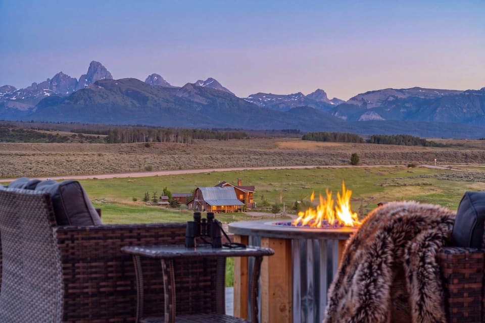 Elk Ridge, a log lodge facing the Tetons, Tetonia, Idaho, United States, photo 4 of 10