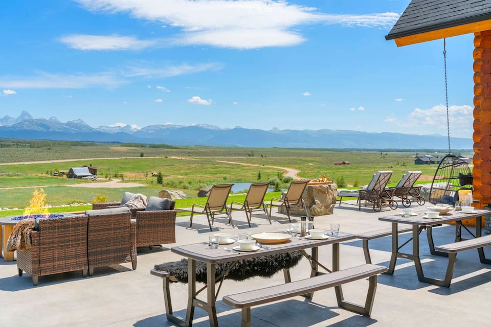Elk Ridge, a log lodge facing the Tetons, Tetonia, Idaho, United States, photo 9 of 10