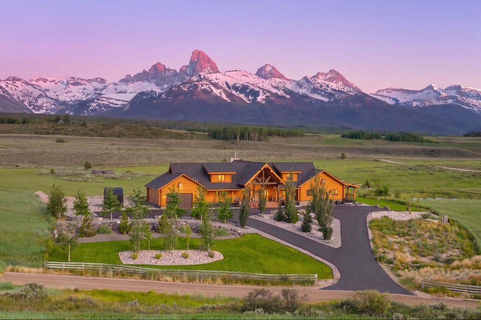 Elk Ridge, a log lodge facing the Tetons, Tetonia, Idaho, United States, photo 1 of 10