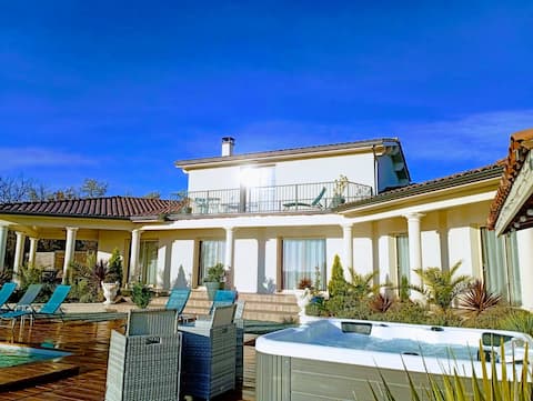 Villa Péristylum Pool & Hot Tub