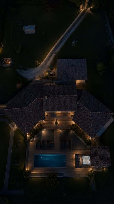 Villa Péristylum Pool & Hot Tub