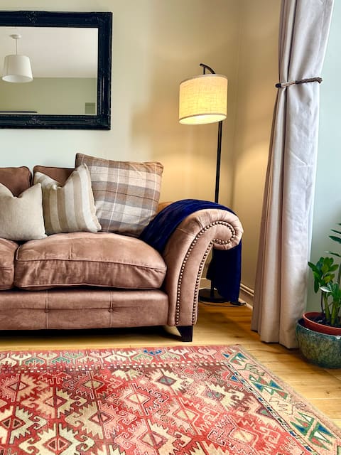 Top performing Airbnb: Bed on the Brae • Charming Central Flat • Parking in Inverness Millburn