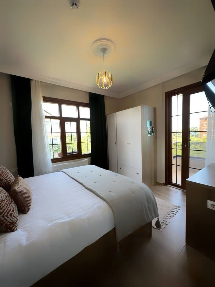 Schlafzimmer 1