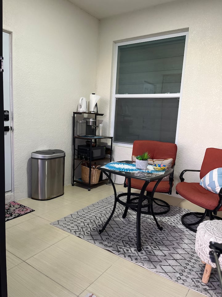 Suite With Lake View. - Cape Coral, FL