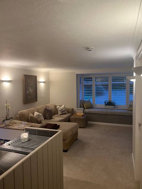 Popular Airbnb listing: Cosy Self-contained Annex in Camberley in Surrey Heath