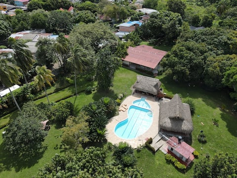Private Estate Pool 9 Rooms for 25 Mariquita