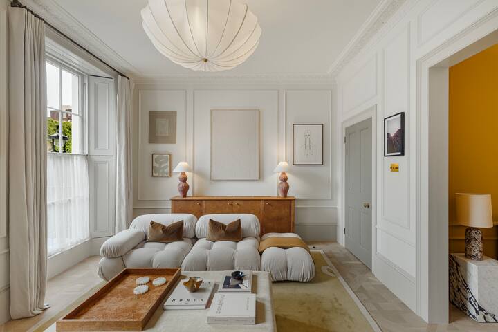 Stunning Hyde Park Townhouse gallery image 2