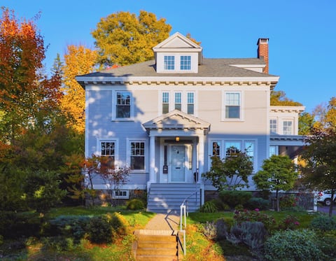 Central/Beautiful Landmark House/a Family Getaway!