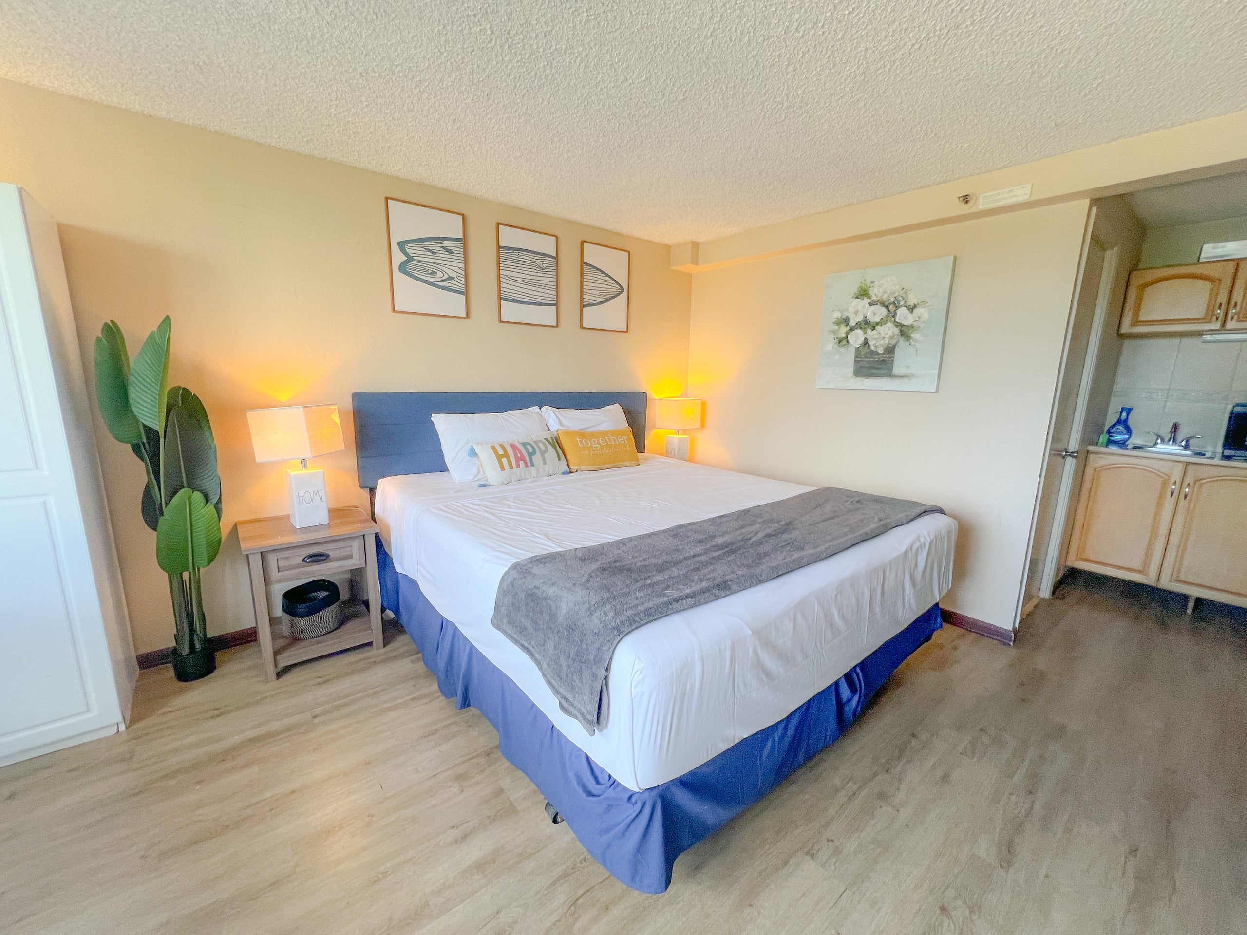 Condo in Honolulu · ★4.63 · Studio · 1 bed · 1 private bath - Image 1