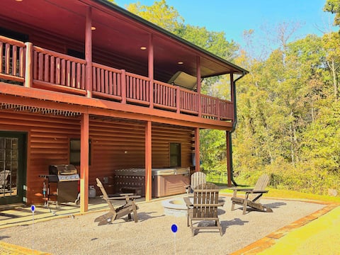 Timber Ridge Log Cabin- HOT TUB- sleeps 14