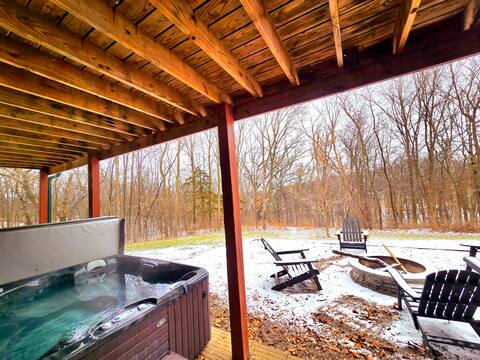 Timber Ridge Log Cabin- HOT TUB- sleeps 14