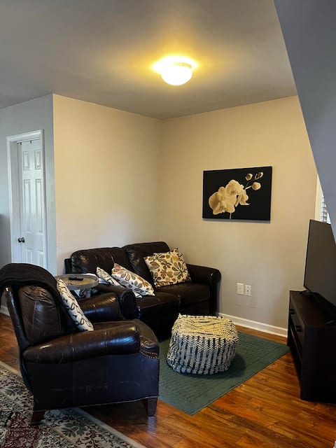 Successful Airbnb property: Charming Carriage House 2nd floor Studio Apt. B in East Lake