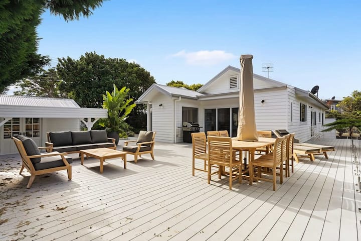 Hillside Hamptons Indoor Fire And Fire Pit - Terrigal