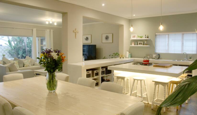 Sea Breeze Beach Home in Melkbosstrand, Cape Town gallery image 4