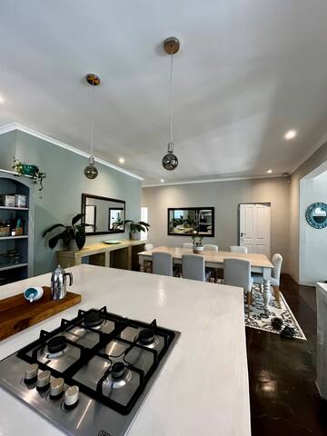 Sea Breeze Beach Home in Melkbosstrand, Cape Town gallery image 5