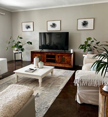 Sea Breeze Beach Home in Melkbosstrand, Cape Town gallery image 3