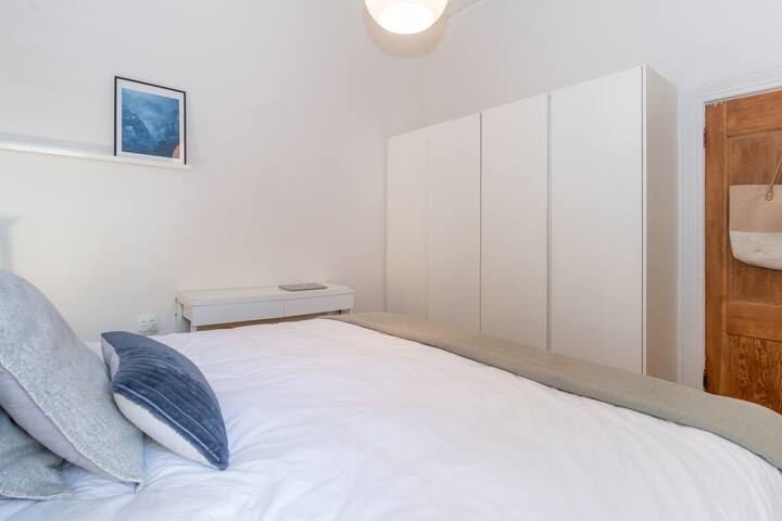 Upper Woodstock gem gallery image 4