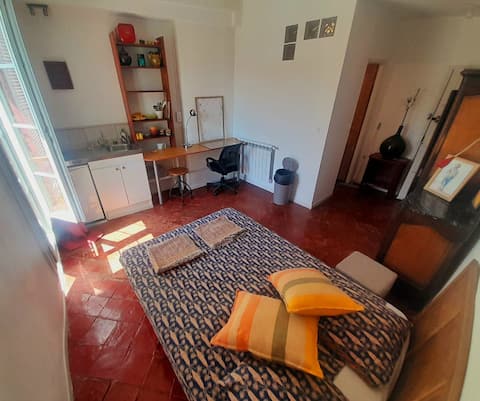 Annonce Airbnb populaire: Studio in Aix-en-Provence Historic Center à Aix En Provence
