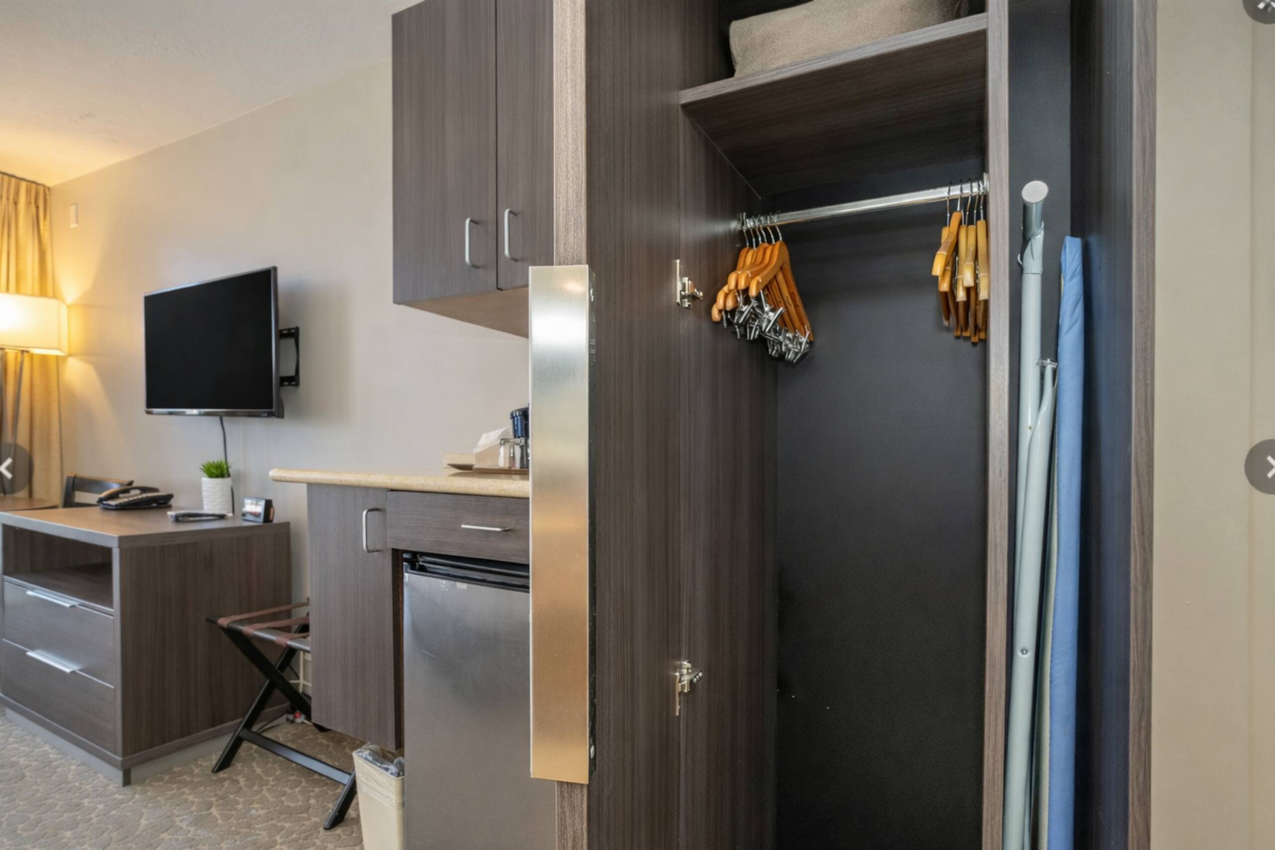 Modern Cozy Waikiki Studio Across Hilton Village 6 - Image 17