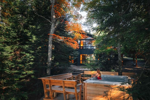 Gem on Kennisis Lake - Waterfront