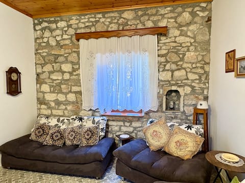 Successful Airbnb property: 18thC/Old Town/Centre/City View/Garden in Berat