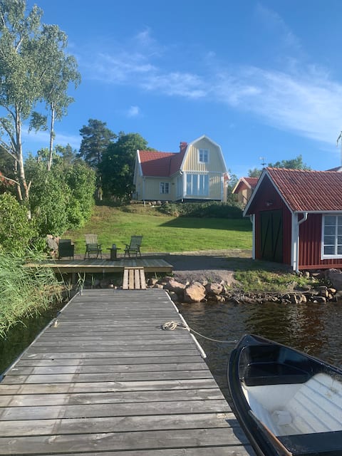 Kärsvik, a home with lake plot, jetty & rowing boat