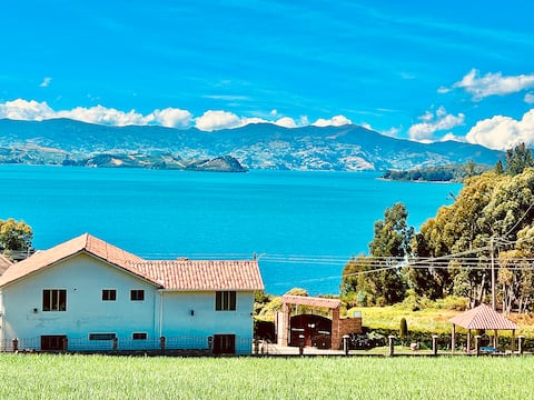 Valle de la Laguna cabin, Jacuzzi and lake view