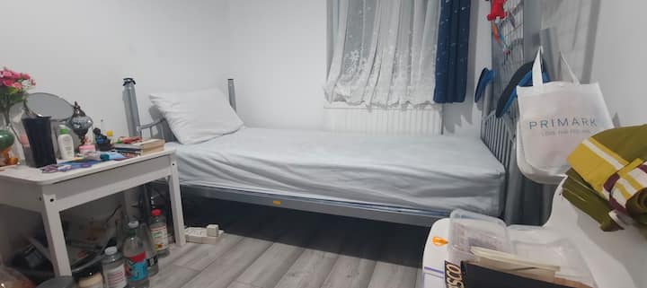mund të ndryshohet në krevat me dy kate nëse nevojitet 