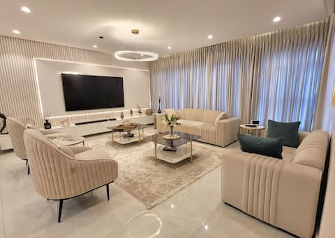 Luxury 3BR | Waterfront Pool + Gym | Banana Island