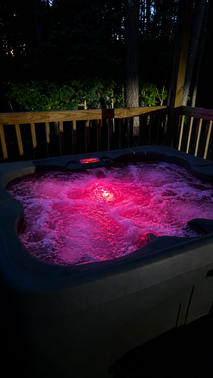 Luxury Couples Dome Hot Tub, Fire Pit & Stargazing