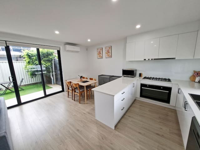 2 Houses Retreat (10 & 12)