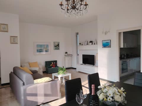 Proprietà Airbnb di successo: "La vie en rose" flat apartment a Sestri Levante
