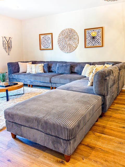 Top performing Airbnb: EVCharger, Heated Pool, Steps 2 Beach,3 Story Home in Lower Grand Lagoon