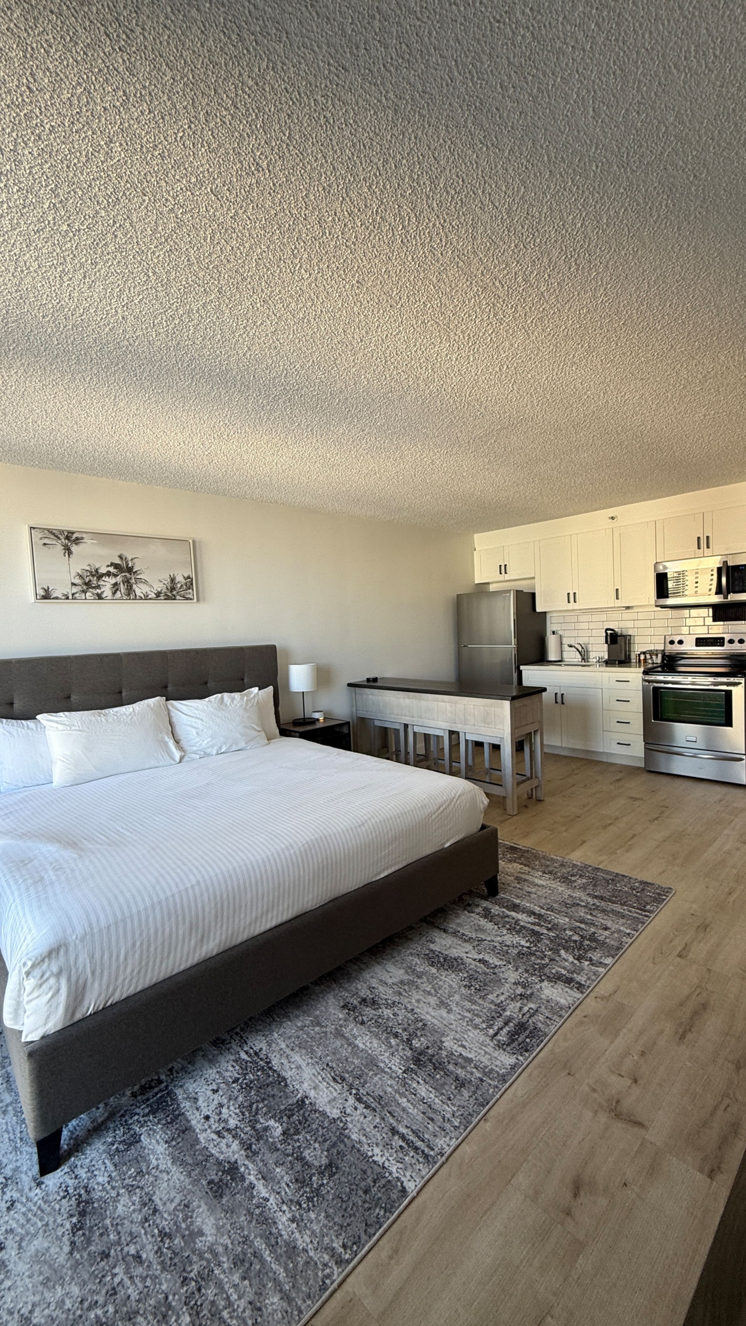 Waikiki Condo_Free parking - Image 1