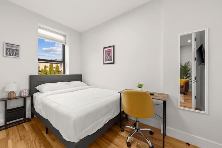 Cozy Rm w/Desk, WiFi, Laundry, Terrace, Near Train