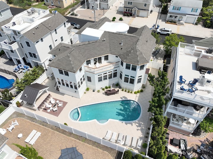 Resort Style 6 Br/7 Ba - Pool/spa/fire-pit/bar - Beach Haven, NJ