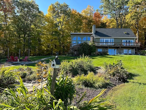 VRFLX Canandaigua View | Pool & Hot Tub