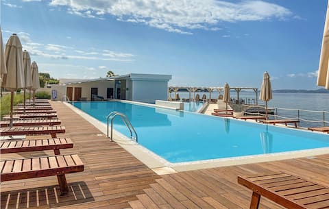 Awesome apartment in Petrcane with WiFi